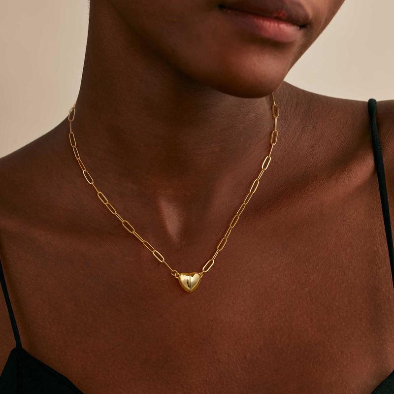 Women's Magnetic Heart Pendant Necklace Elegant Hypoallergenic Gift